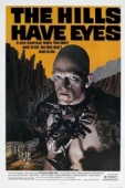 Постер У холмов есть глаза (1977)