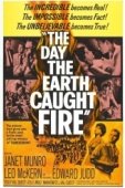 Постер День, когда загорелась Земля (1961)